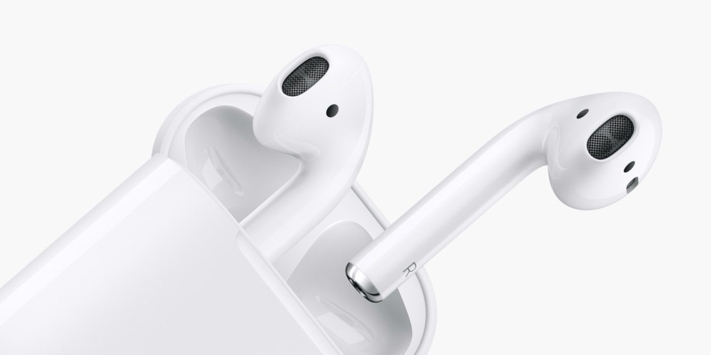 آبل تعمل تطوير سماعات AirPods لتصبح مقاومة للماء وأكثر عزلاً للضوضاء