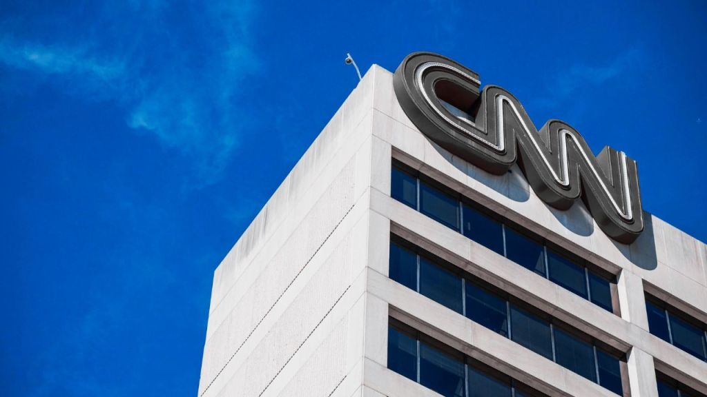 شبكة CNN تسرّح 100 موظف وتتجه نحو الذكاء الاصطناعي